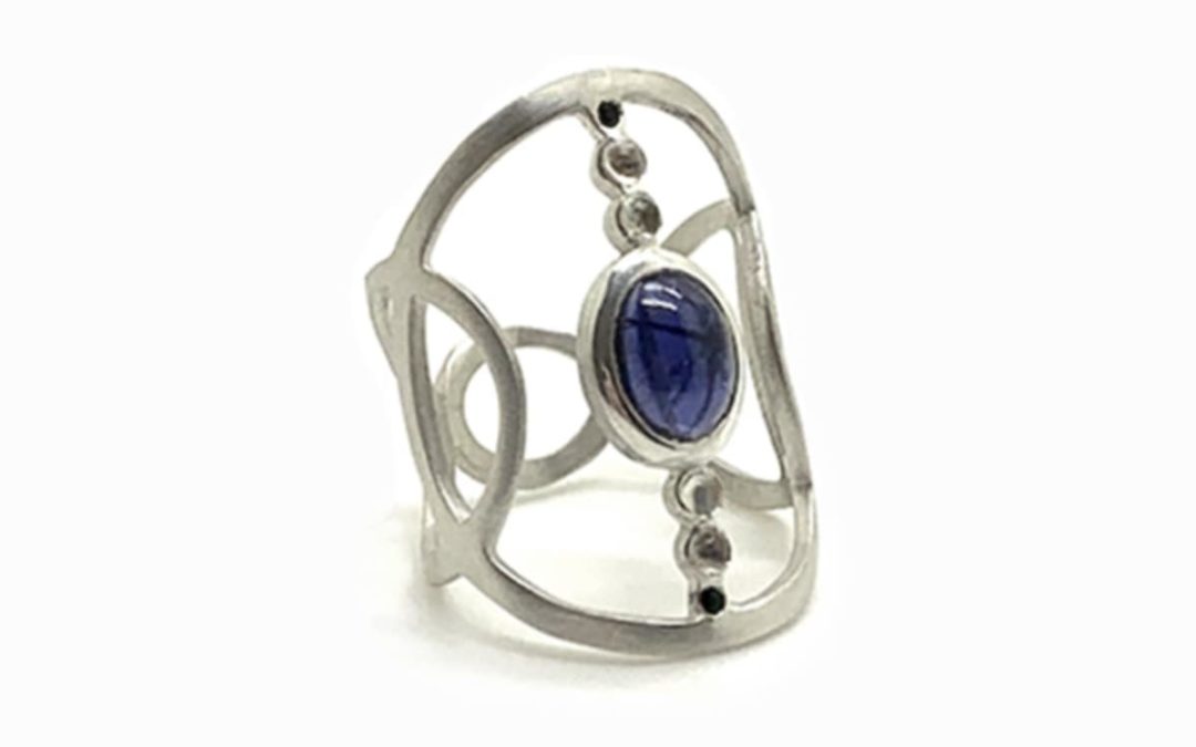 Bague large et ajourée Argent, Iolite, Labradorites, Pierres de lune et Spinelles