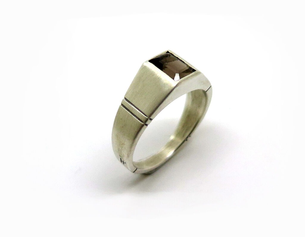 Chevalière pour homme argent massif et pierre