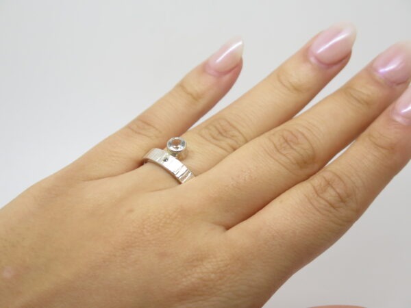 <b>Bague Indian Feeling bleue </b><br><i>Argent, Aigue-Marine et Spinelle</i> – Image 5