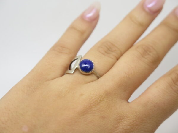 <b>Bague Asymétrique </b><br><i>Argent et Lapis-Lazuli</i> – Image 4