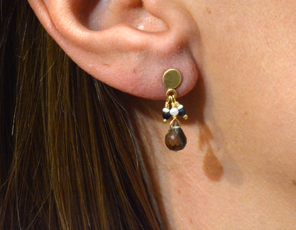 Petits pendants d'oreilles en or