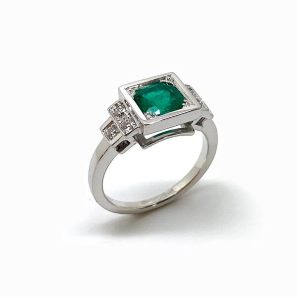 bague sur mesure or blanc emeraude diamants