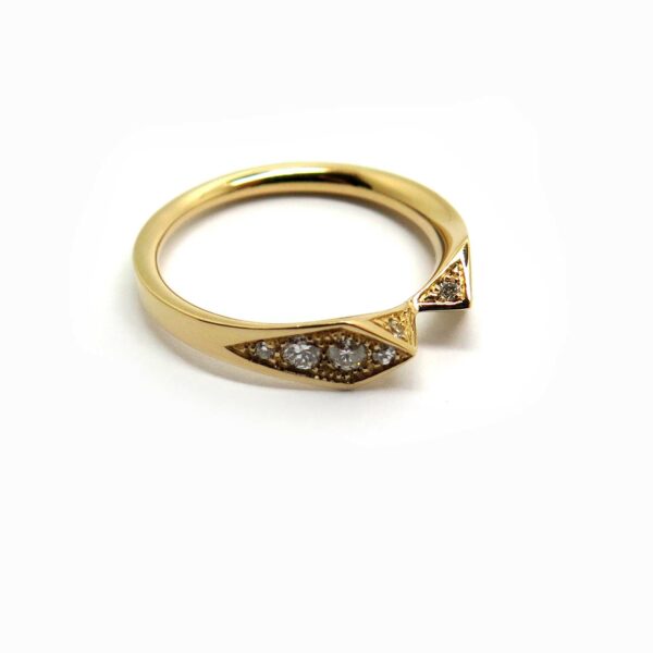 bague pavée de diamants alliance or jaune createur