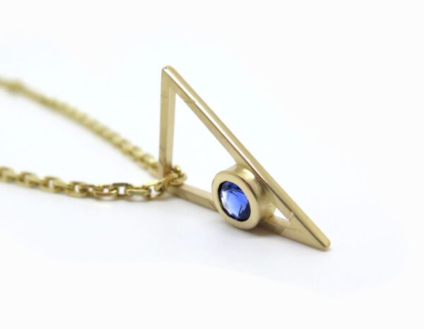 Collier triangle en or jaune et saphir pour homme