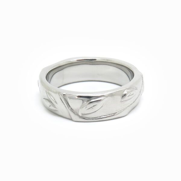 Alliance aux motifs de feuilles en platine