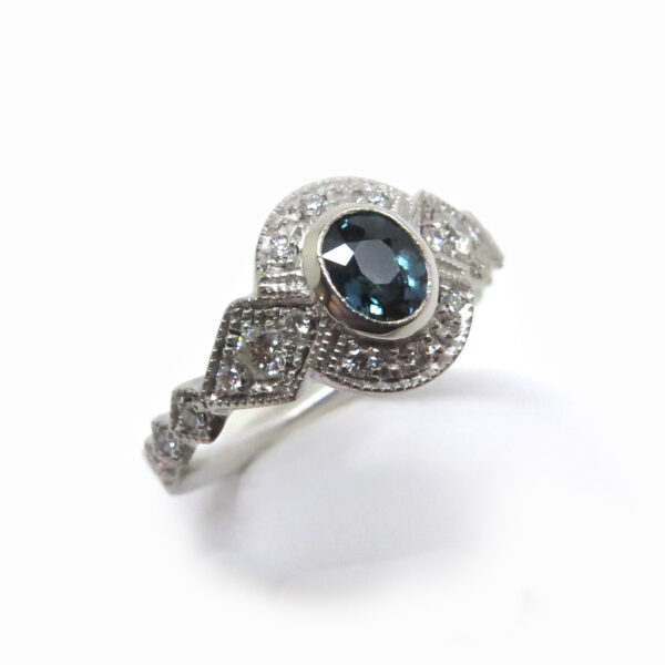 Bague de fiancailles sur mesure saphir et diamant