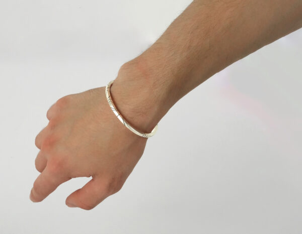 Bracelet en argent massif gravé pour homme