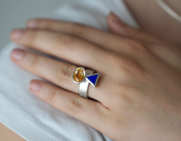 Bague graphique argent et pierres colorées