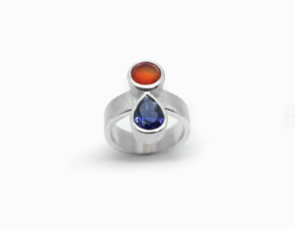 Bague originale en argent et pierres