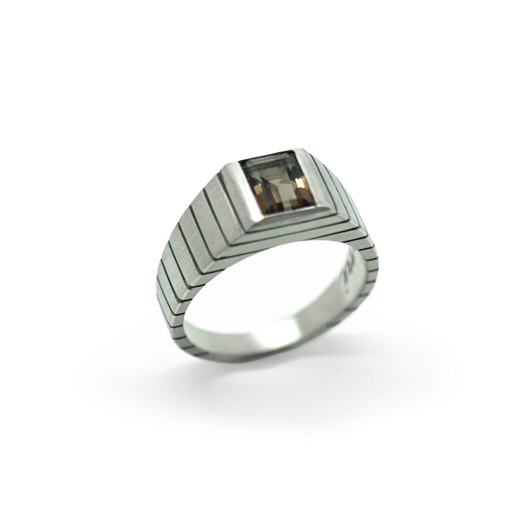 Chevalière homme en quartz fumé sur mesure