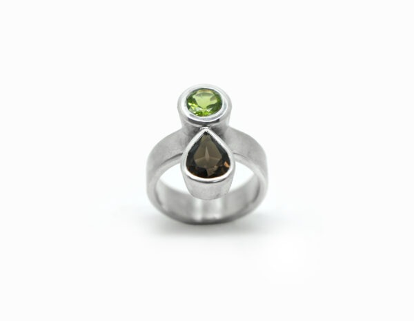 Bague géométrique en argent massif
