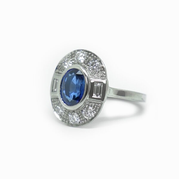Bague sur mesure en or, diamants et saphir