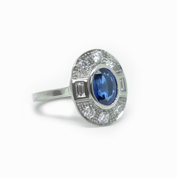 Bague sur mesure en or, diamants et saphir