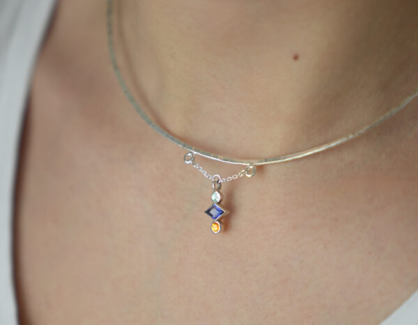 Collier en argent et pierres fines