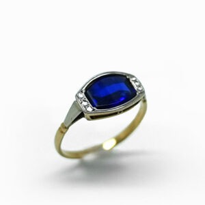 Bague ancienne sertie d'une pierre