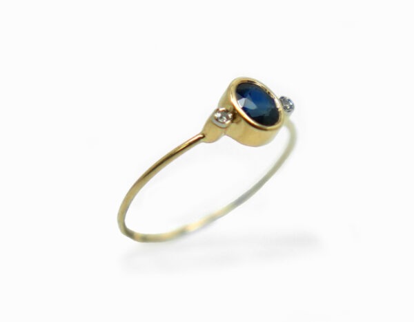 Bague-en-saphir-et-diamants