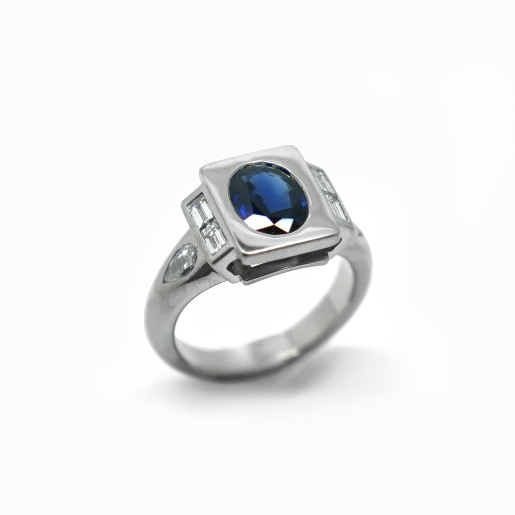 Bague sur mesure en platine et saphir