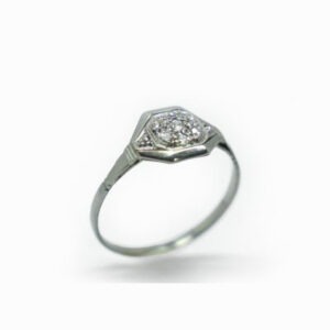 <b>Bague octogonale </b><br><i>or blanc et diamants</i>