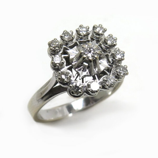 <b>Bague Plateau carré </b><br><i>Or blanc et diamants</i> – Image 2