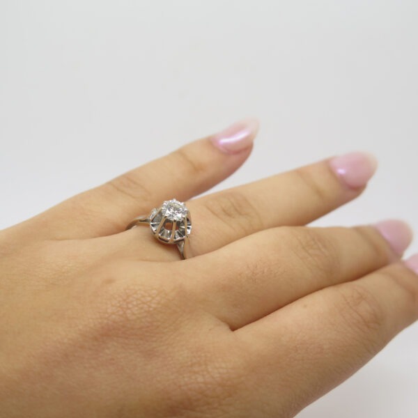 <b>Solitaire </b><br><i>Or blanc et diamant </i> – Image 2