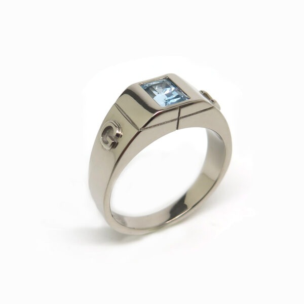 <b>Bague sur mesure </b><br><i>Or blanc et Aigue Marine</i>