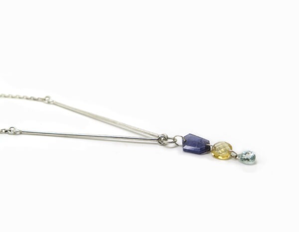 <b>Collier artisanal </b><br><i>Argent et Pierres fines</i>