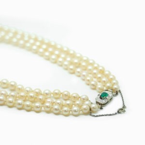 <b>Collier de perles </b><br><i>Vendu</i>