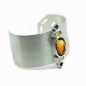 <b>Manchette </b><br><i>Argent et pierres fines</i>