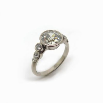 BAGUE-EN-OR-BLANC-ET-DIAMANTS-copie-rcpmtu8yg5bb38jie8dpmvtwdsrfp75m3bzewscf4w-1 copie