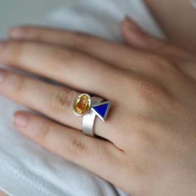 Bague graphique argent et pierres colorées