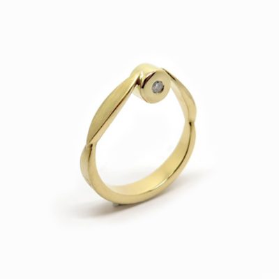 Bague en forme de poire en or