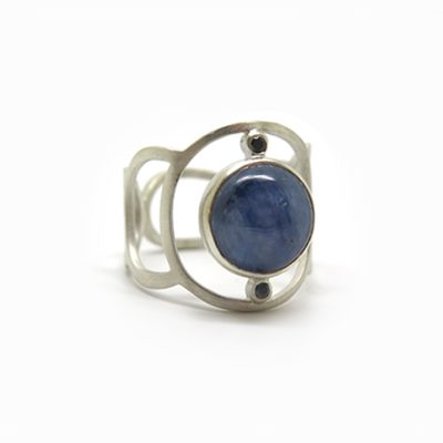 Bague en argent, cyanite et spinelles