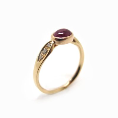 Bague sur mesure or rose cabochon de rubis