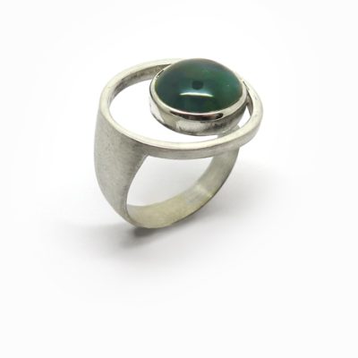 Bague cercle ajouré en argent et pierre