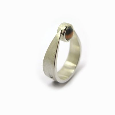 Bague en argent et oeil de tigre