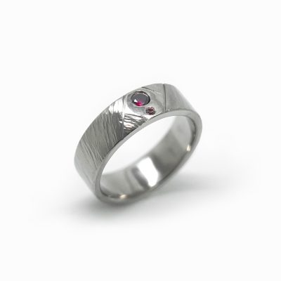 Bague en argent, rubis et grenat
