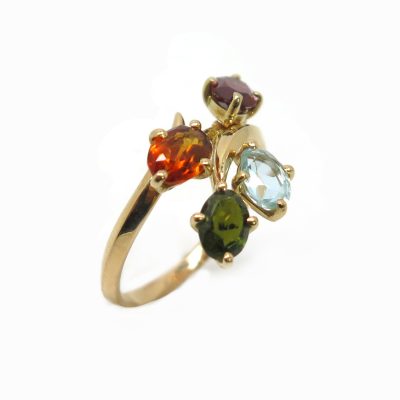 Bague en pierres fines colorées
