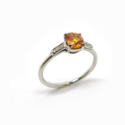 bijou de createur en saphir de couleur