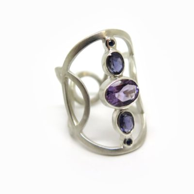Bague en argent sertie