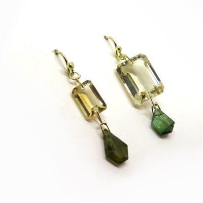 Pendants d'oreilles en pierres légères