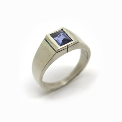 Chevalière iolite