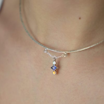 Collier en argent et pierres fines