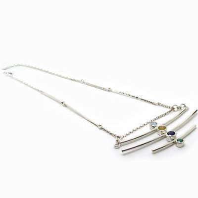 Sautoir orné d'un pendentif en barrettes et pierres fines