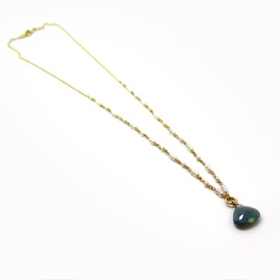 Collier fin en perles et tourmaline
