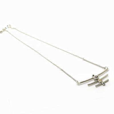 Collier en argent martelé et pierres