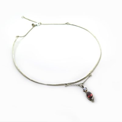 Collier torque avec pendentif en pierres