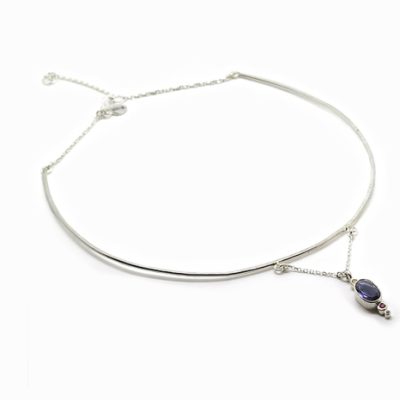 Collier torque en argent orné d'un pendentif
