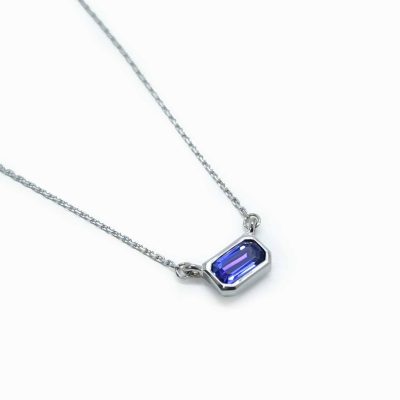 Collier sur mesure en tanzanite et or blanc