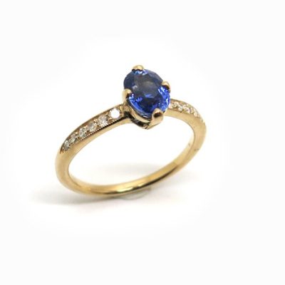 Bague de fiancailles or rose saphir