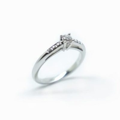 Solitaire-Mauboussin-Or-blanc-Diamants-rcpcl0csqgevfkae3sxs8ygl0uohcsxapsihq37oo0 copie